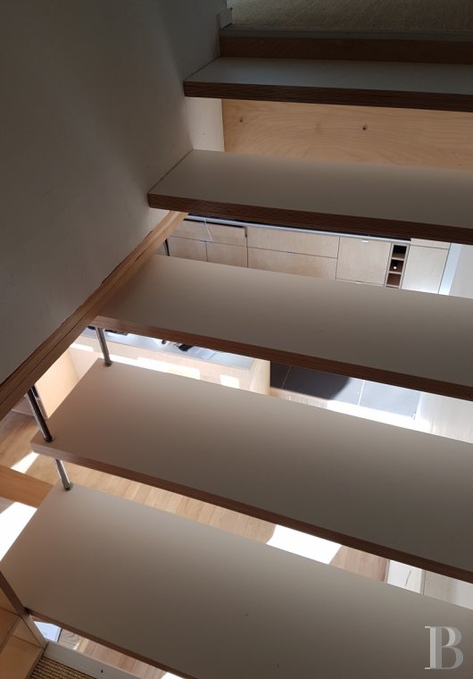 Au sud-ouest de Briançon,  un chalet contemporain dominant la vallée de la Durance - photo  n°9
