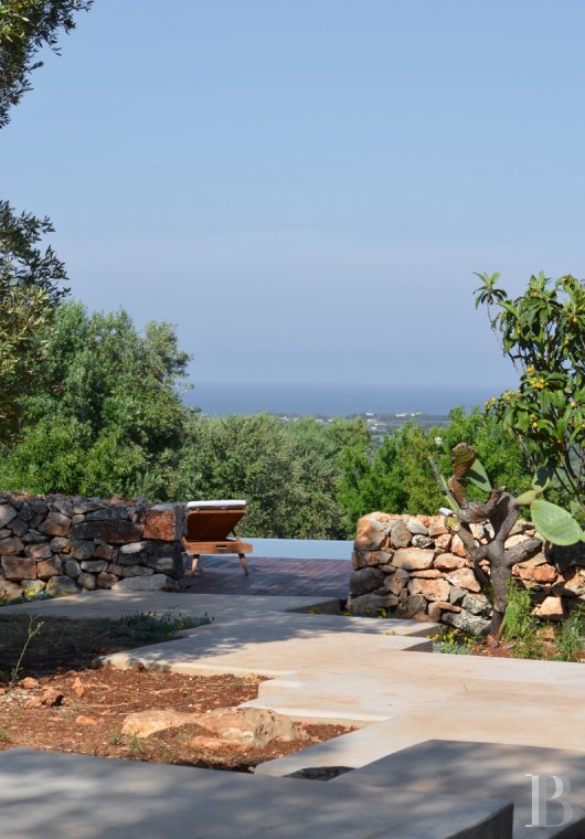 En Italie du sud, dans les Pouilles, ouverte à la villégiature, la Casa di Monti entre deux mers  et un  océan d'oliviers millénaires - photo  n°43