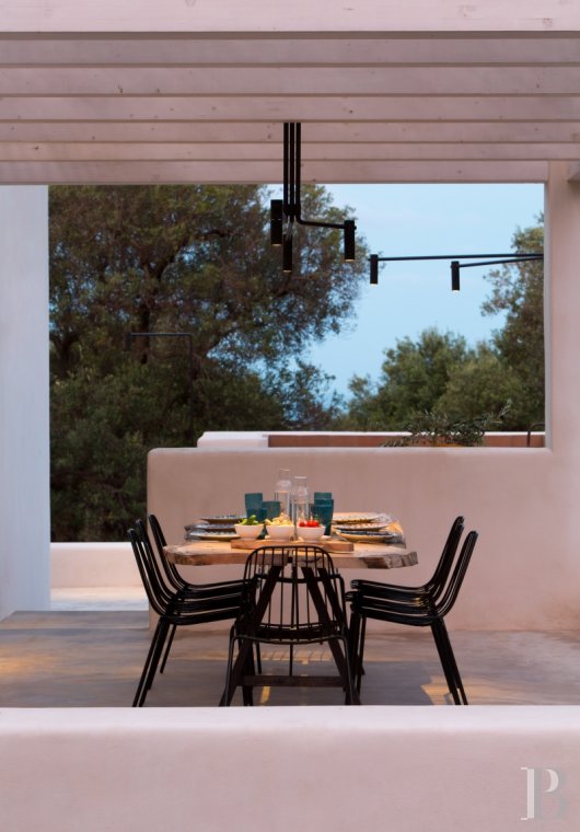 En Italie du sud, dans les Pouilles, ouverte à la villégiature, la Casa di Monti entre deux mers  et un  océan d'oliviers millénaires - photo  n°42