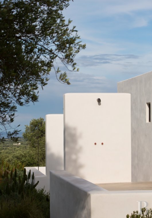 En Italie du sud, dans les Pouilles, ouverte à la villégiature, la Casa di Monti entre deux mers  et un  océan d'oliviers millénaires - photo  n°8