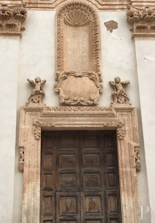 En Italie du sud, dans les Pouilles, ouverte à la villégiature, la Casa di Monti entre deux mers  et un  océan d'oliviers millénaires - photo  n°48
