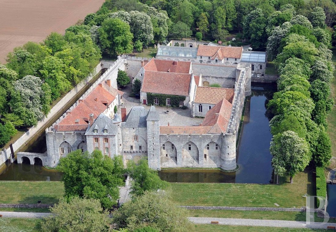 Dans l’Essonne, à moins d’une heure de Paris, une forteresse médiévale transformée en château de conte de fées - photo  n°1