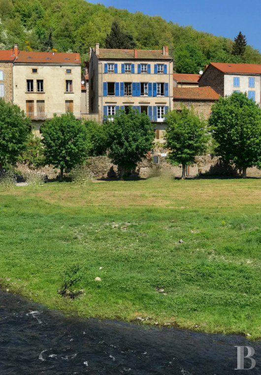 En Haute-Loire, une maison de village surplombant les gorges de l’Allier - photo  n°2