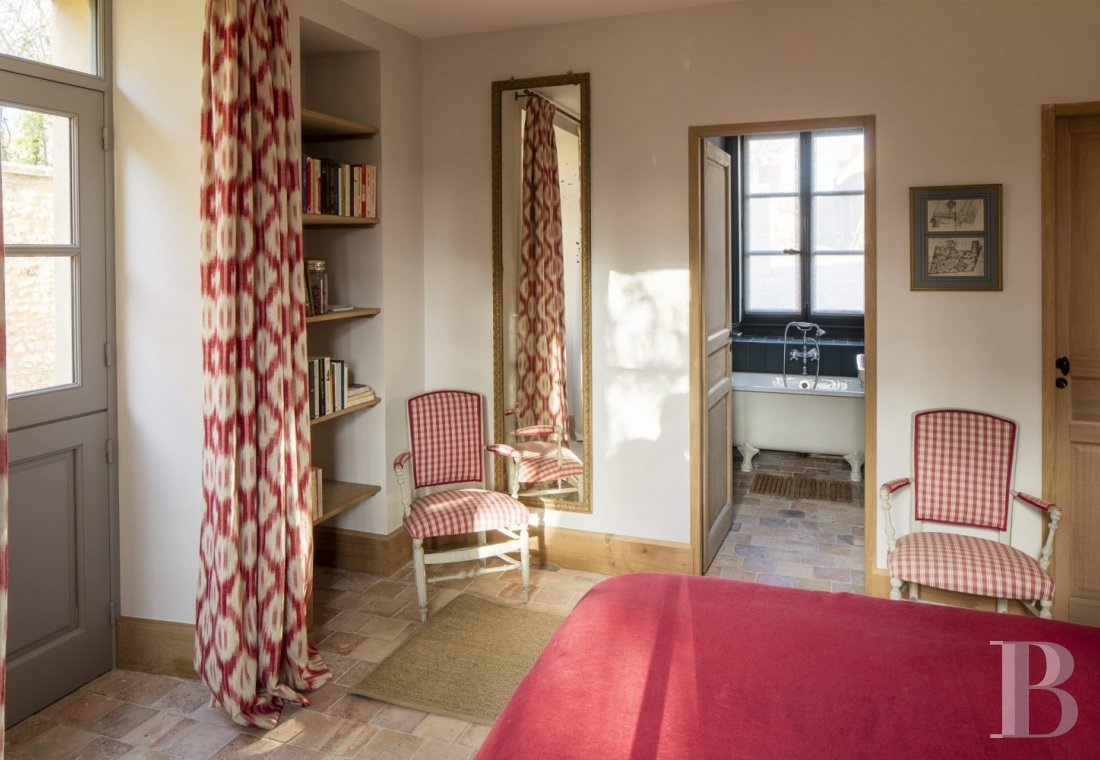 À Courances, en Gâtinais,  les anciennes dépendances du château tranformées en gîtes - photo  n°27
