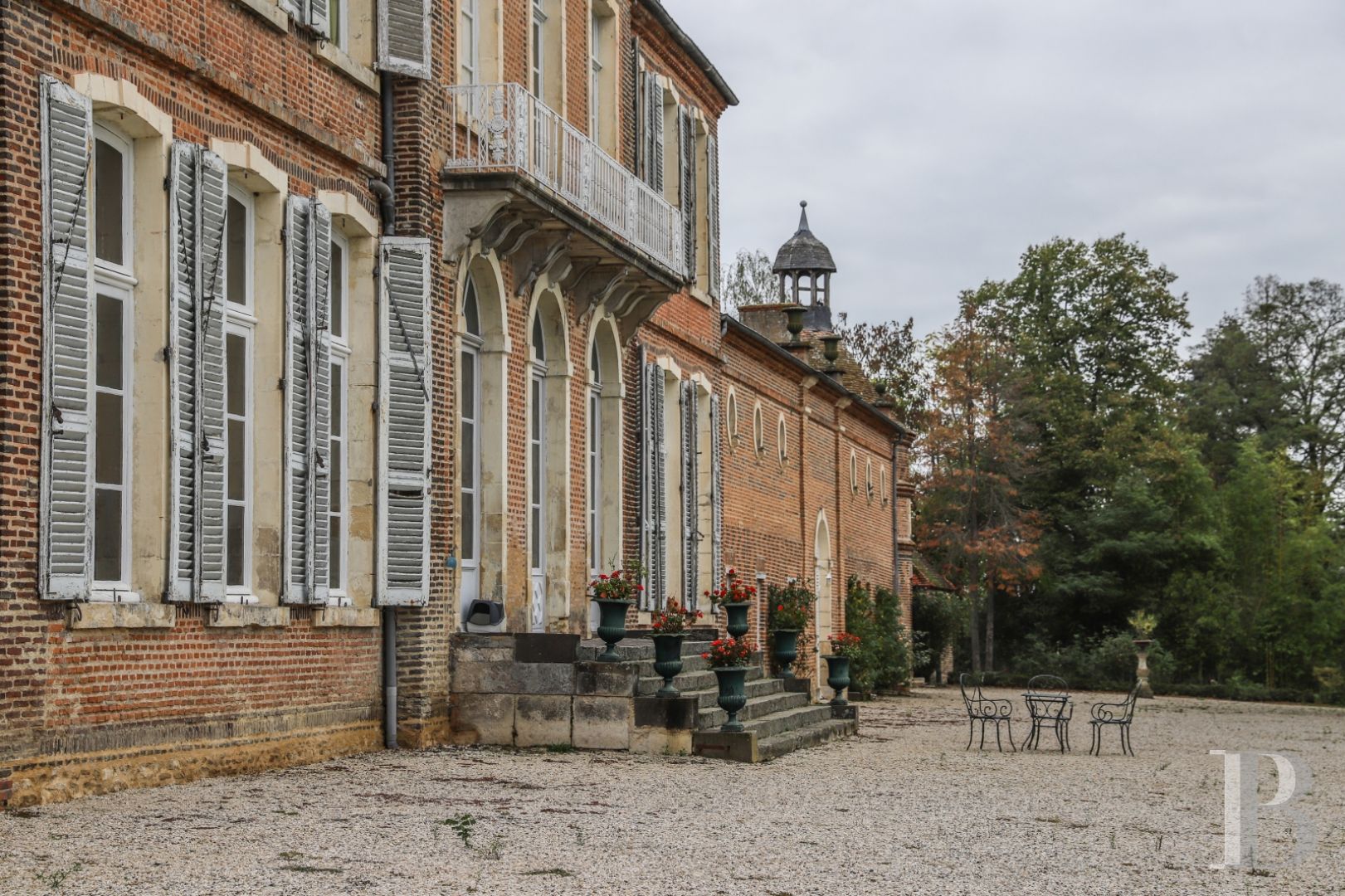 Chateau A Vendre Pres De Troncais Moulins