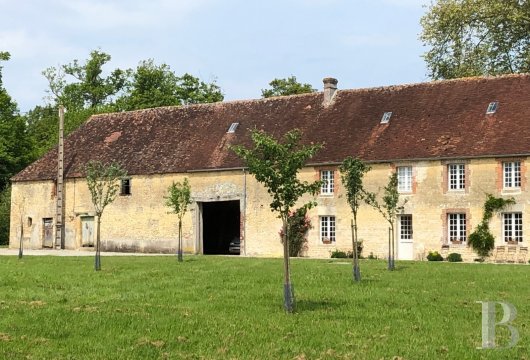 Dans l’Orne,  un majestueux château classique du 18e siècle et son ancienne maison de chef de culture  au milieu de ses terres - photo  n°49