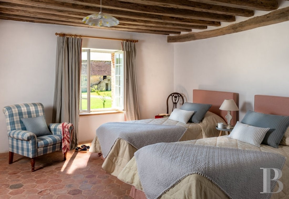 Dans l’Orne,  un majestueux château classique du 18e siècle et son ancienne maison de chef de culture  au milieu de ses terres - photo  n°46
