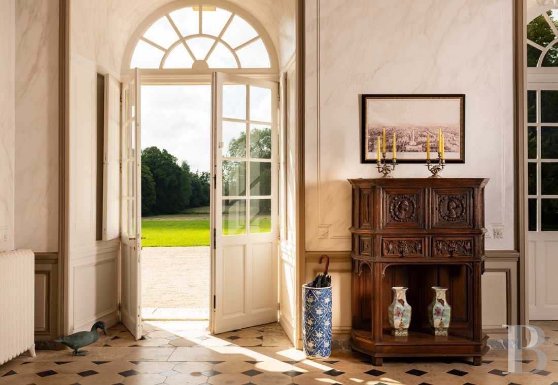 Dans l’Orne,  un majestueux château classique du 18e siècle et son ancienne maison de chef de culture  au milieu de ses terres - photo  n°10