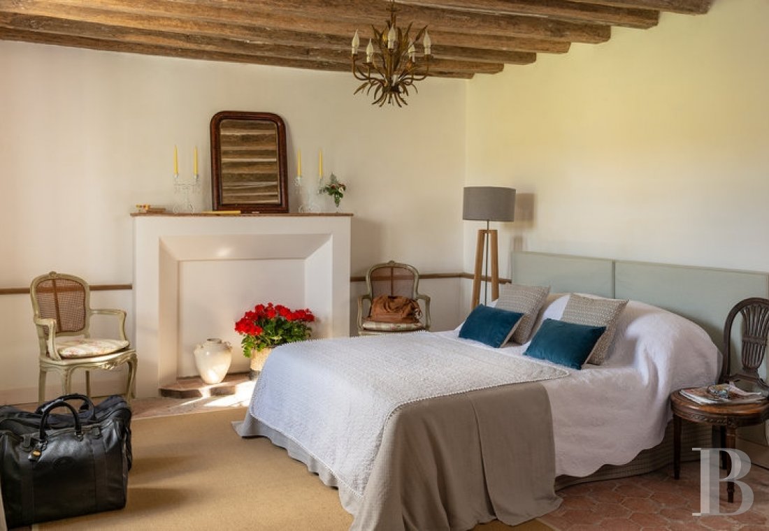Dans l’Orne,  un majestueux château classique du 18e siècle et son ancienne maison de chef de culture  au milieu de ses terres - photo  n°42