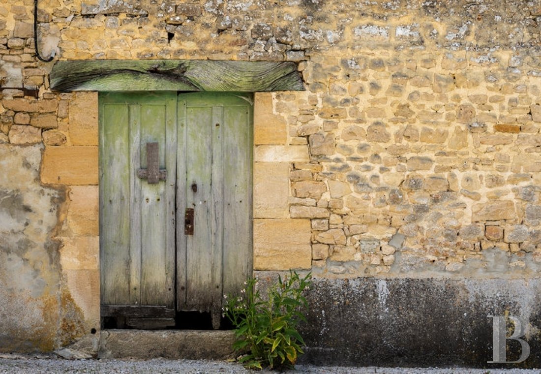 Dans l’Orne,  un majestueux château classique du 18e siècle et son ancienne maison de chef de culture  au milieu de ses terres - photo  n°52