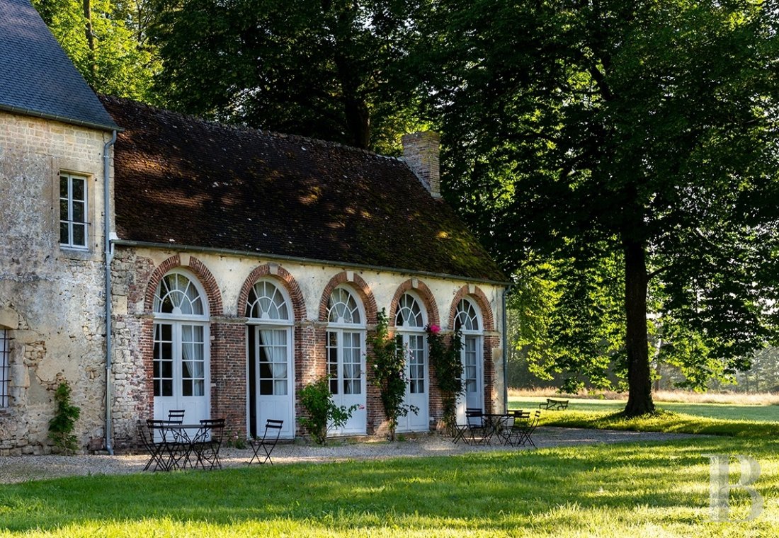 Dans l’Orne,  un majestueux château classique du 18e siècle et son ancienne maison de chef de culture  au milieu de ses terres - photo  n°50