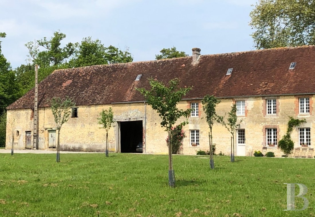 Dans l’Orne,  un majestueux château classique du 18e siècle et son ancienne maison de chef de culture  au milieu de ses terres - photo  n°51
