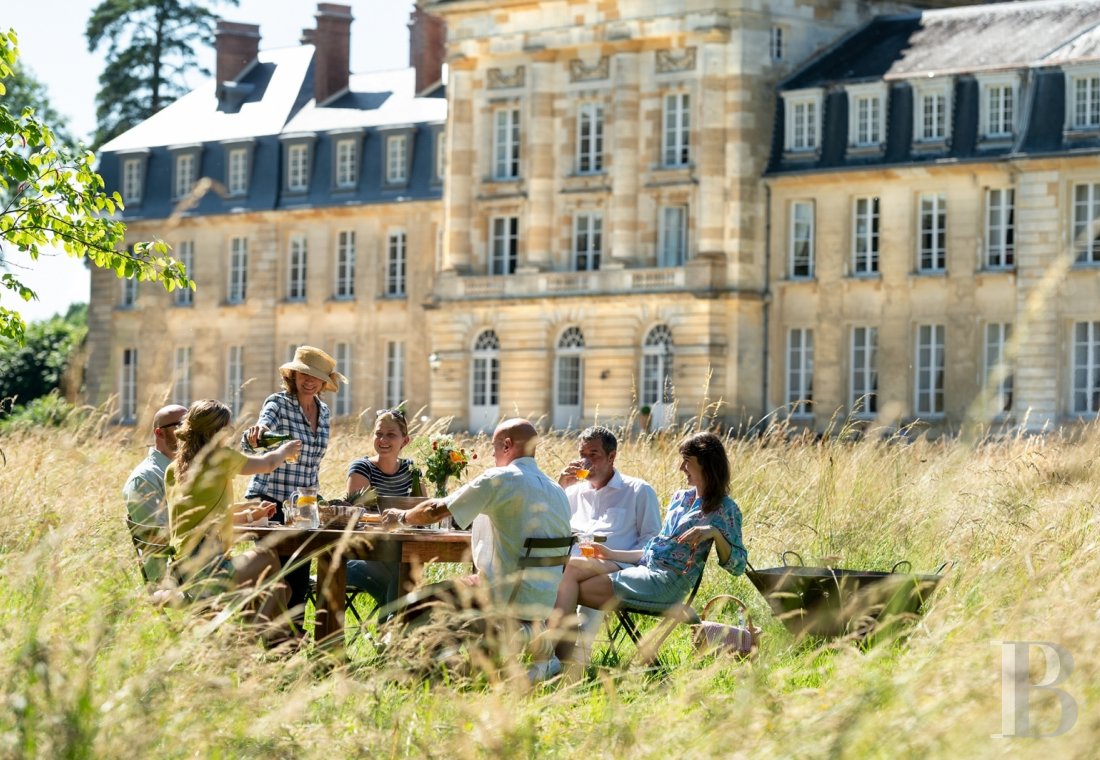 Dans l’Orne,  un majestueux château classique du 18e siècle et son ancienne maison de chef de culture  au milieu de ses terres - photo  n°7