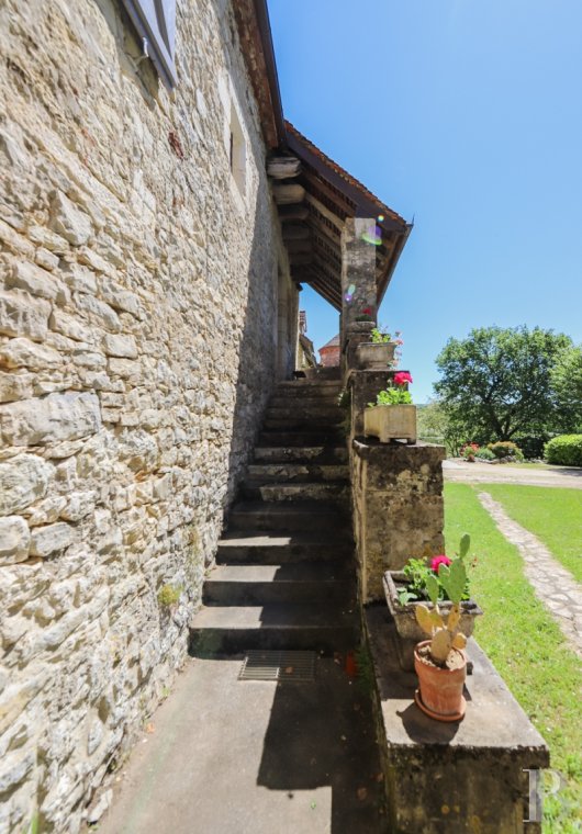 Au cœur du Haut-Quercy, dans la vallée de la Dordogne, une demeure fortifiée et ses nombreux gîtes - photo  n°5
