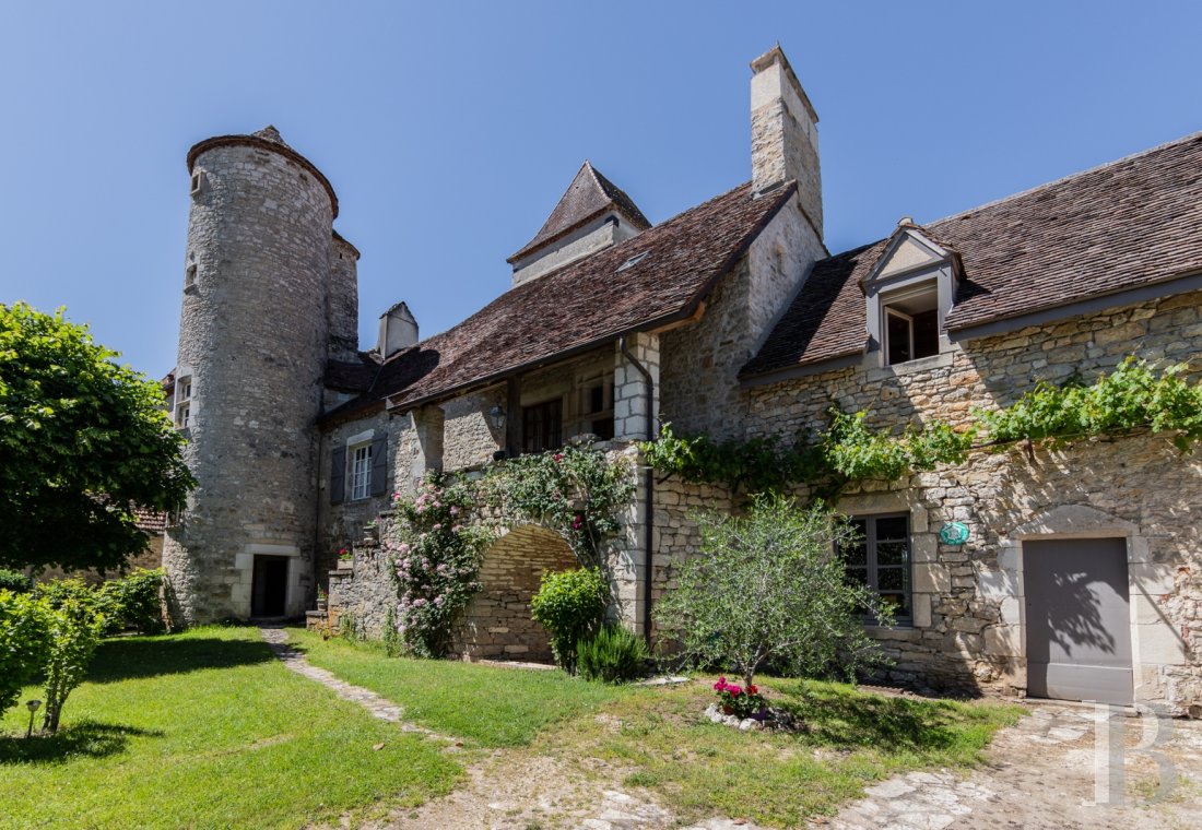 Au cœur du Haut-Quercy, dans la vallée de la Dordogne, une demeure fortifiée et ses nombreux gîtes - photo  n°4
