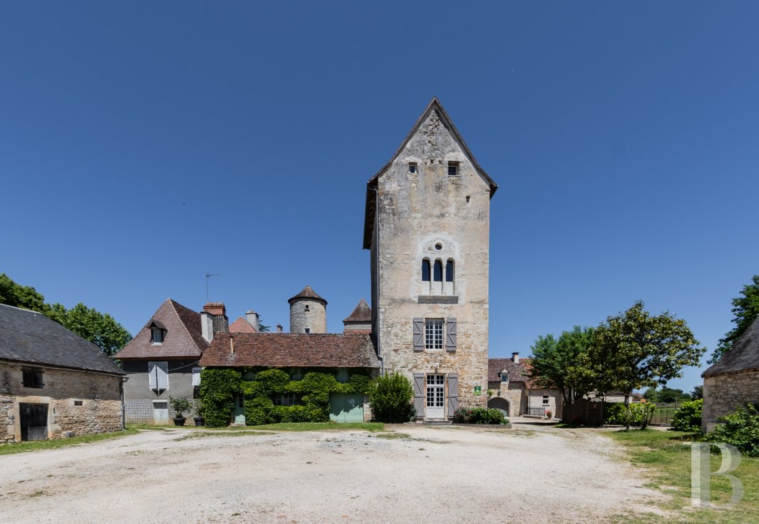 Au cœur du Haut-Quercy, dans la vallée de la Dordogne, une demeure fortifiée et ses nombreux gîtes - photo  n°3