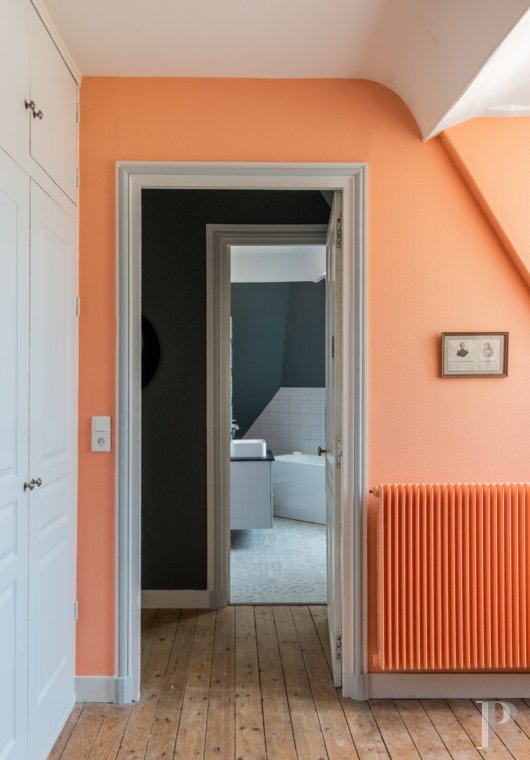 Dans le Calvados, au sud-est de Caen,  un château classique du 18e siècle tout en couleurs - photo  n°28