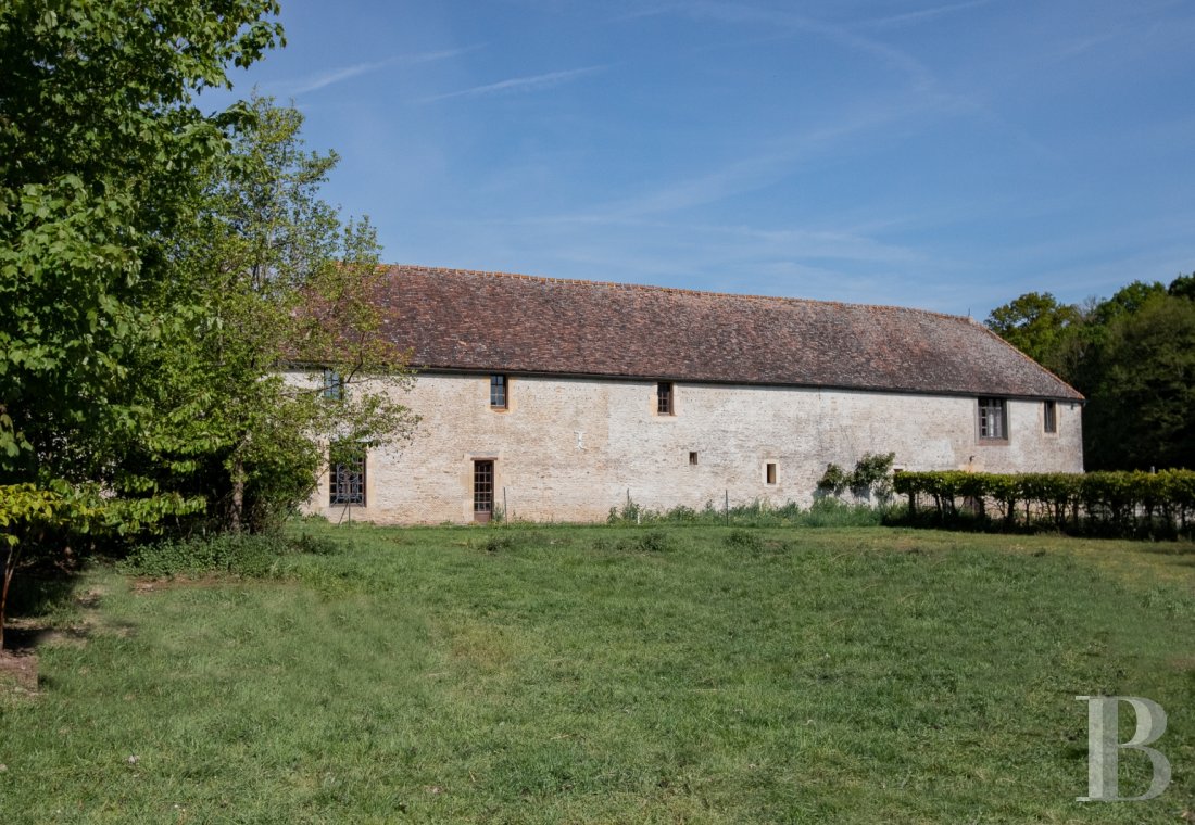 Dans le Calvados, au sud-est de Caen,  un château classique du 18e siècle tout en couleurs - photo  n°30
