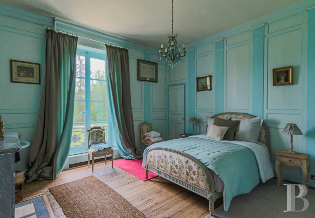 Dans le Calvados, au sud-est de Caen,  un château classique du 18e siècle tout en couleurs - photo  n°22