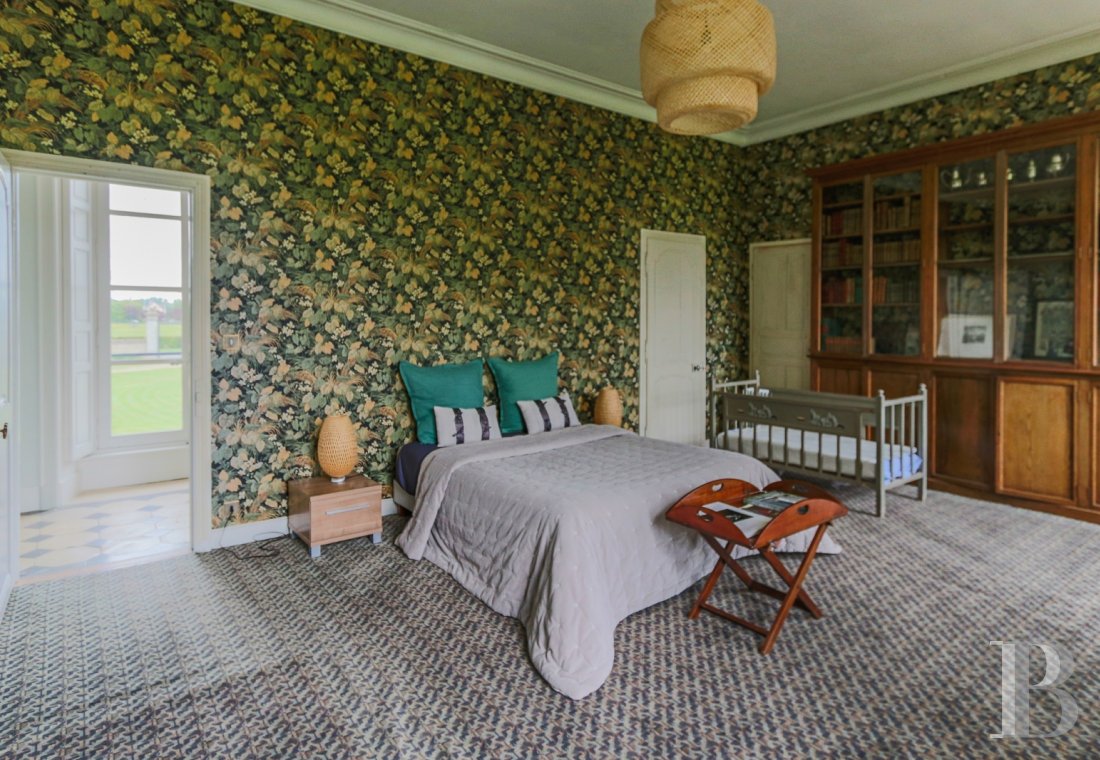 Dans le Calvados, au sud-est de Caen,  un château classique du 18e siècle tout en couleurs - photo  n°19