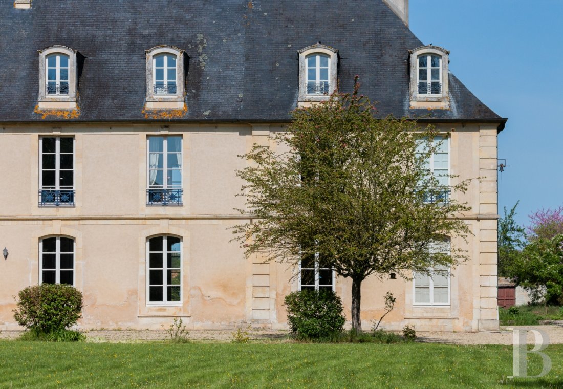 Dans le Calvados, au sud-est de Caen,  un château classique du 18e siècle tout en couleurs - photo  n°4