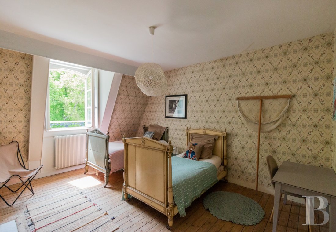 Dans le Calvados, au sud-est de Caen,  un château classique du 18e siècle tout en couleurs - photo  n°25