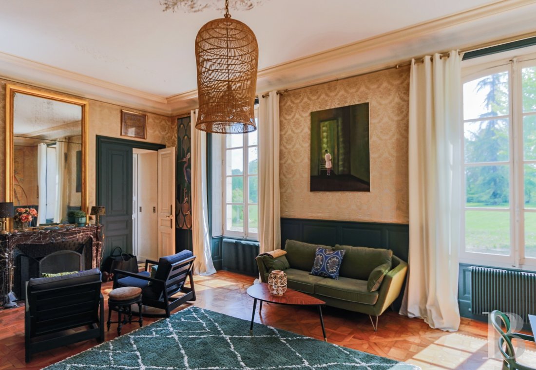 Dans le Calvados, au sud-est de Caen,  un château classique du 18e siècle tout en couleurs - photo  n°9
