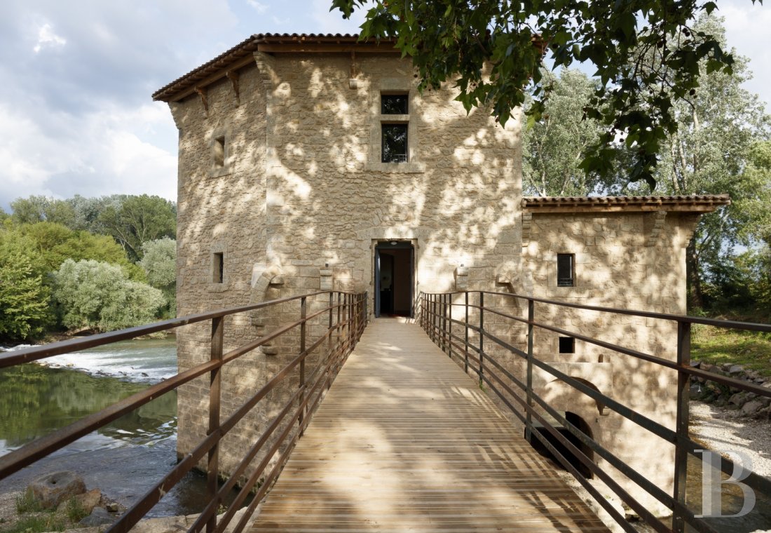 Au bord de l’Hérault, entre Montpellier et Béziers, un ancien moulin fortifié transformé en paisible maison de villégiature - photo  n°3