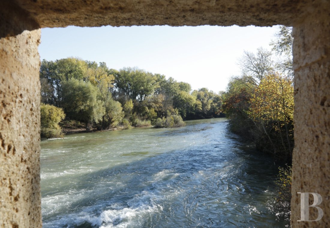 Au bord de l’Hérault, entre Montpellier et Béziers, un ancien moulin fortifié transformé en paisible maison de villégiature - photo  n°25
