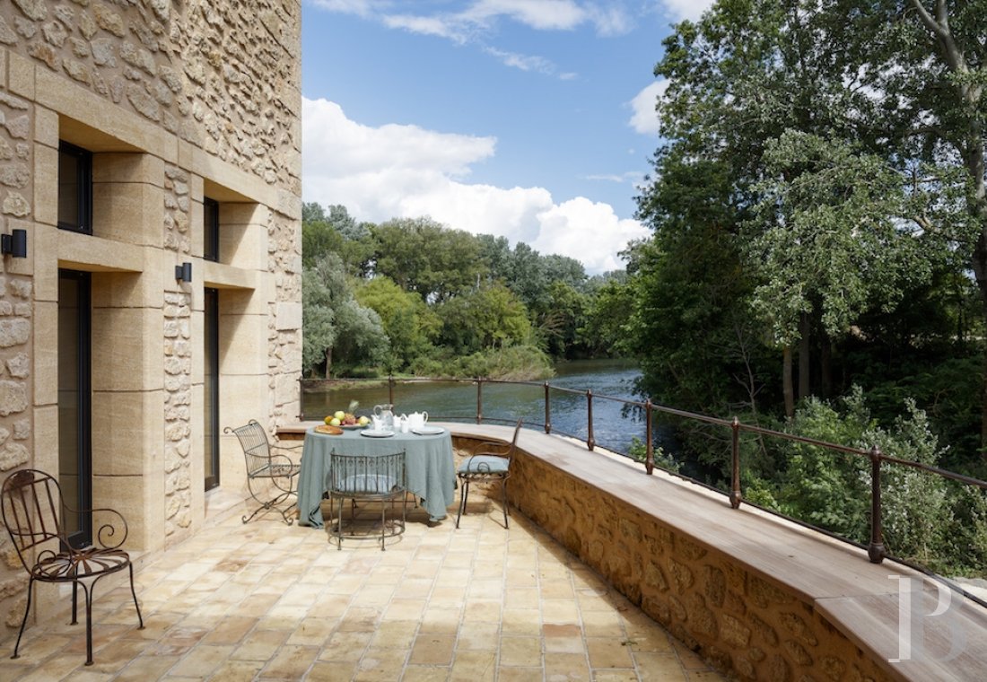 Au bord de l’Hérault, entre Montpellier et Béziers, un ancien moulin fortifié transformé en paisible maison de villégiature - photo  n°23