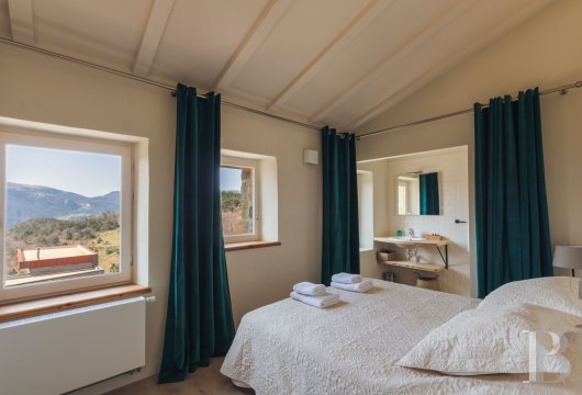 En Drôme provençale, au milieu des montagnes, un hameau du 18e siècle à l'esprit contemporain - photo  n°13