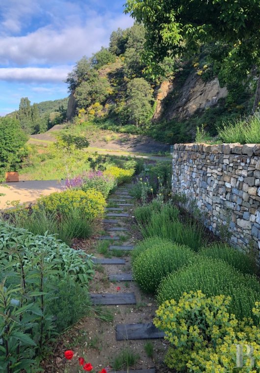 En Drôme provençale, au milieu des montagnes, un hameau du 18e siècle à l'esprit contemporain - photo  n°11