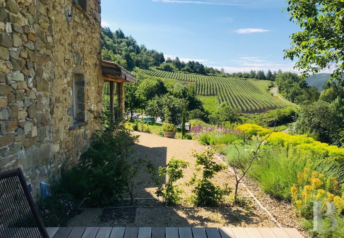 En Drôme provençale, au milieu des montagnes, un hameau du 18e siècle à l'esprit contemporain - photo  n°10