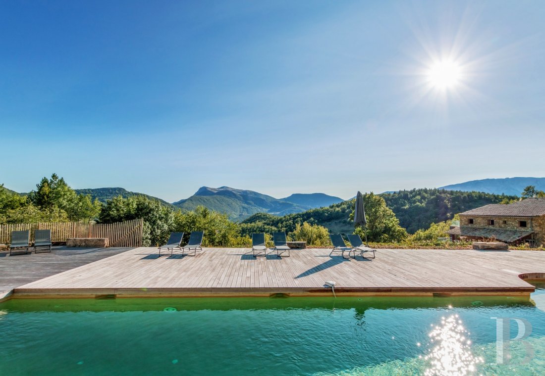 En Drôme provençale, au milieu des montagnes, un hameau du 18e siècle à l'esprit contemporain - photo  n°7