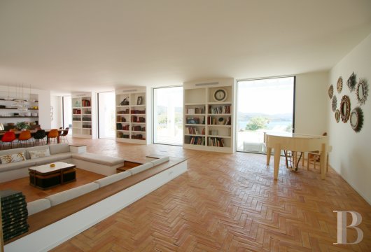 À Cadaques, dans le Parc naturel de Cap de Creus, une impressionnante maison de Peter Harnden, architecte des années 60 - photo  n°10