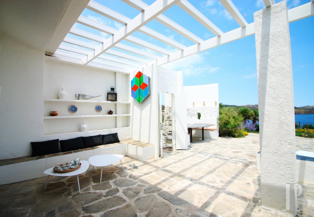 À Cadaques, dans le Parc naturel de Cap de Creus, une impressionnante maison de Peter Harnden, architecte des années 60 - photo  n°6