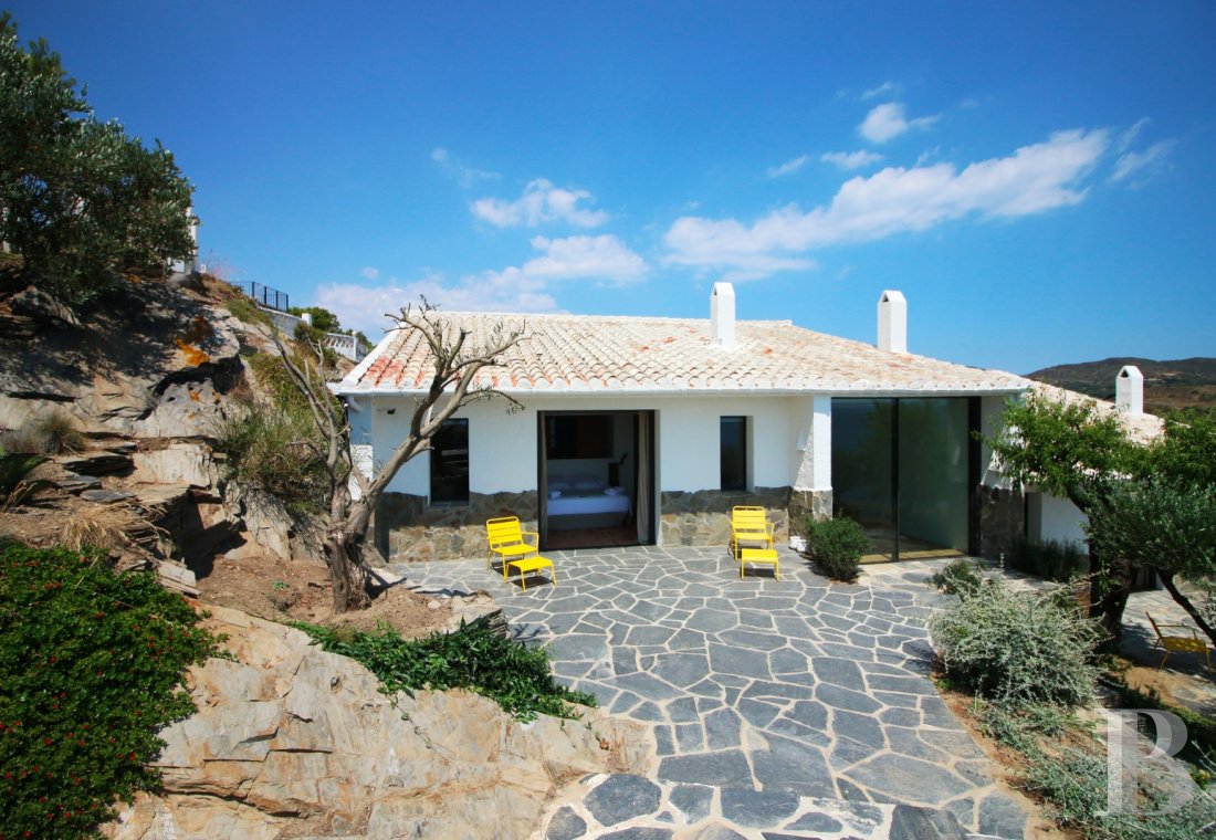 À Cadaques, dans le Parc naturel de Cap de Creus, une impressionnante maison de Peter Harnden, architecte des années 60 - photo  n°29