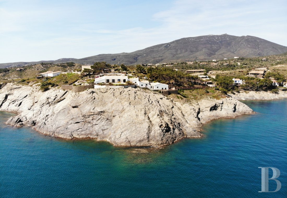 À Cadaques, dans le Parc naturel de Cap de Creus, une impressionnante maison de Peter Harnden, architecte des années 60 - photo  n°34