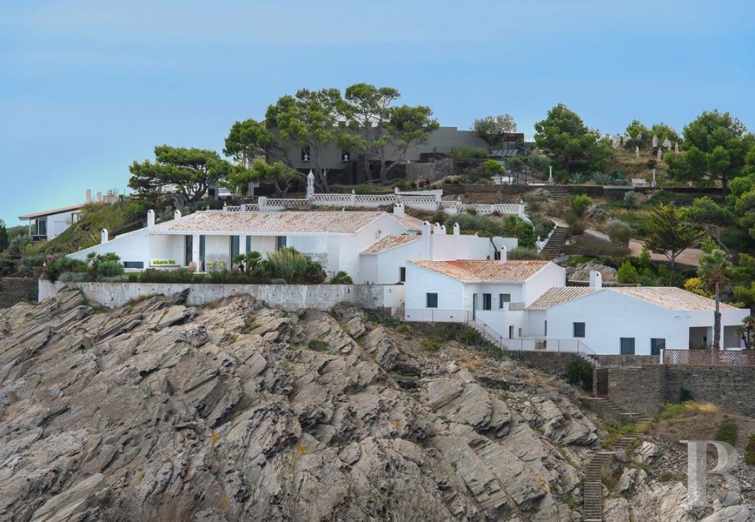 À Cadaques, dans le Parc naturel de Cap de Creus, une impressionnante maison de Peter Harnden, architecte des années 60 - photo  n°2