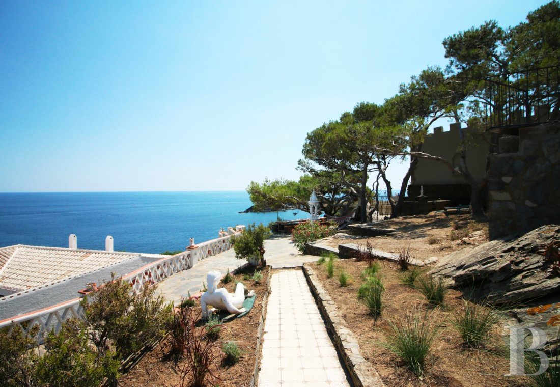 À Cadaques, dans le Parc naturel de Cap de Creus, une impressionnante maison de Peter Harnden, architecte des années 60 - photo  n°25