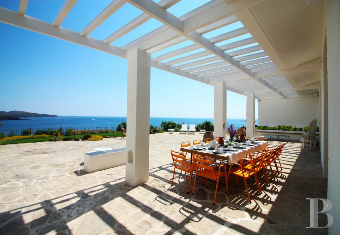 À Cadaques, dans le Parc naturel de Cap de Creus, une impressionnante maison de Peter Harnden, architecte des années 60 - photo  n°5