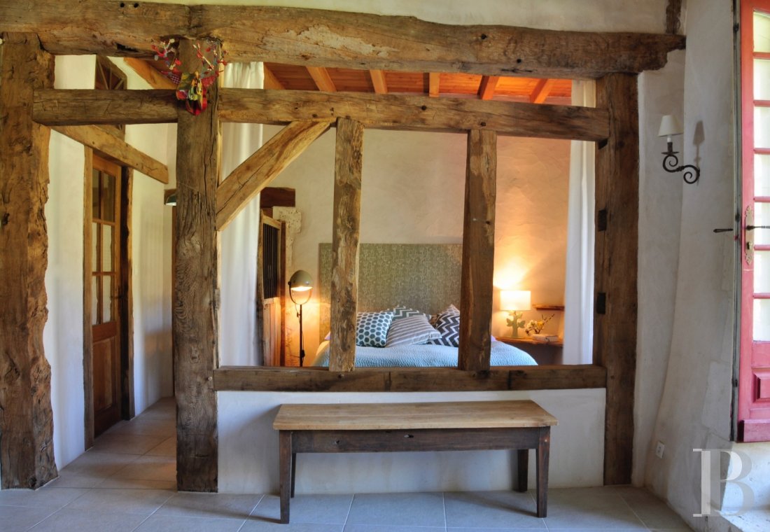 En Dordogne, au nord-ouest de Périgueux,  un manoir niché au creux des collines - photo  n°21