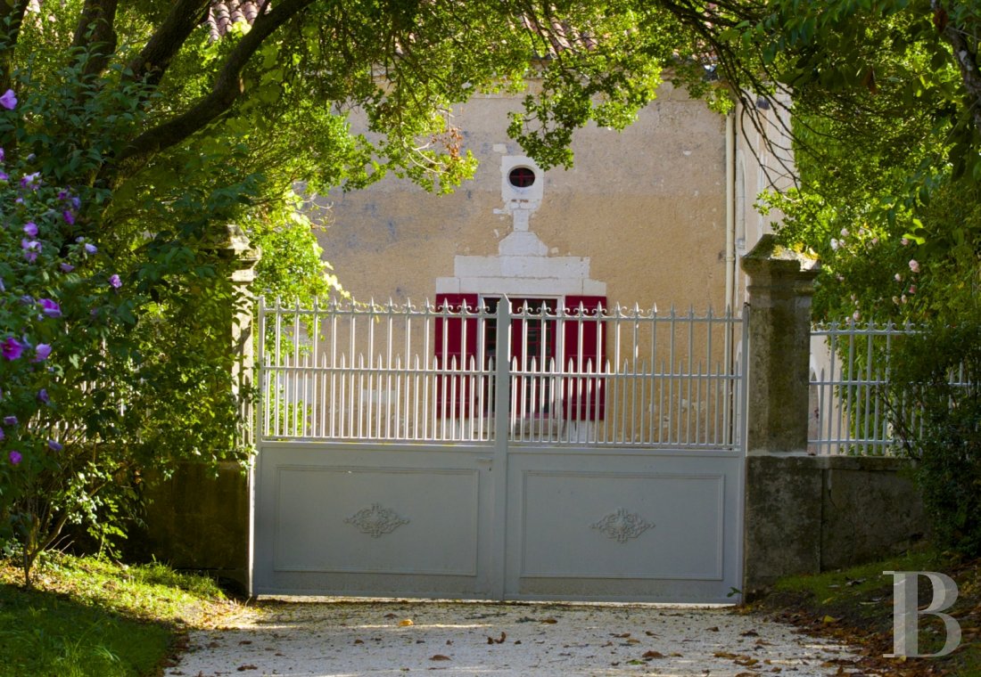 En Dordogne, au nord-ouest de Périgueux,  un manoir niché au creux des collines - photo  n°11