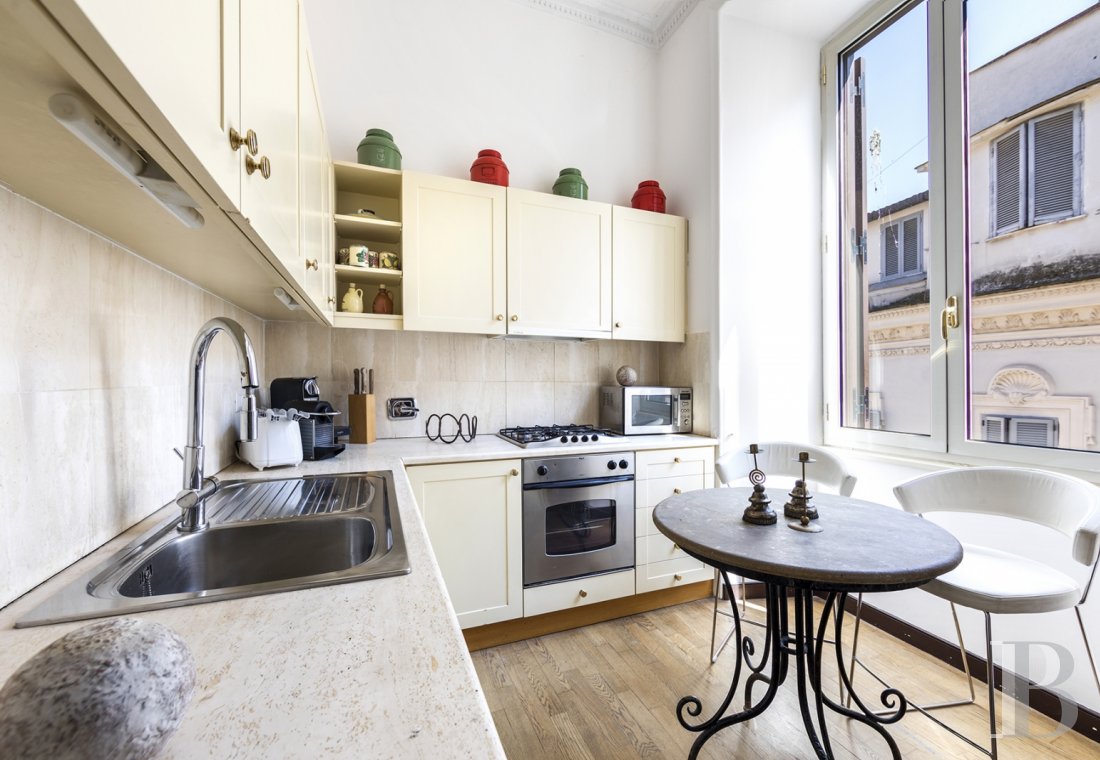À Rome, tout près de la place Navone,  un appartement dans un palazzo du 16e siècle - photo  n°9
