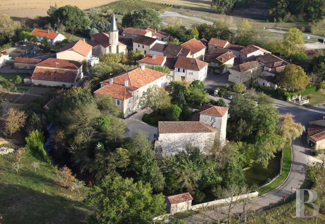 En pleine campagne gersoise, un ancien château de village du 12e siècle  - photo  n°2