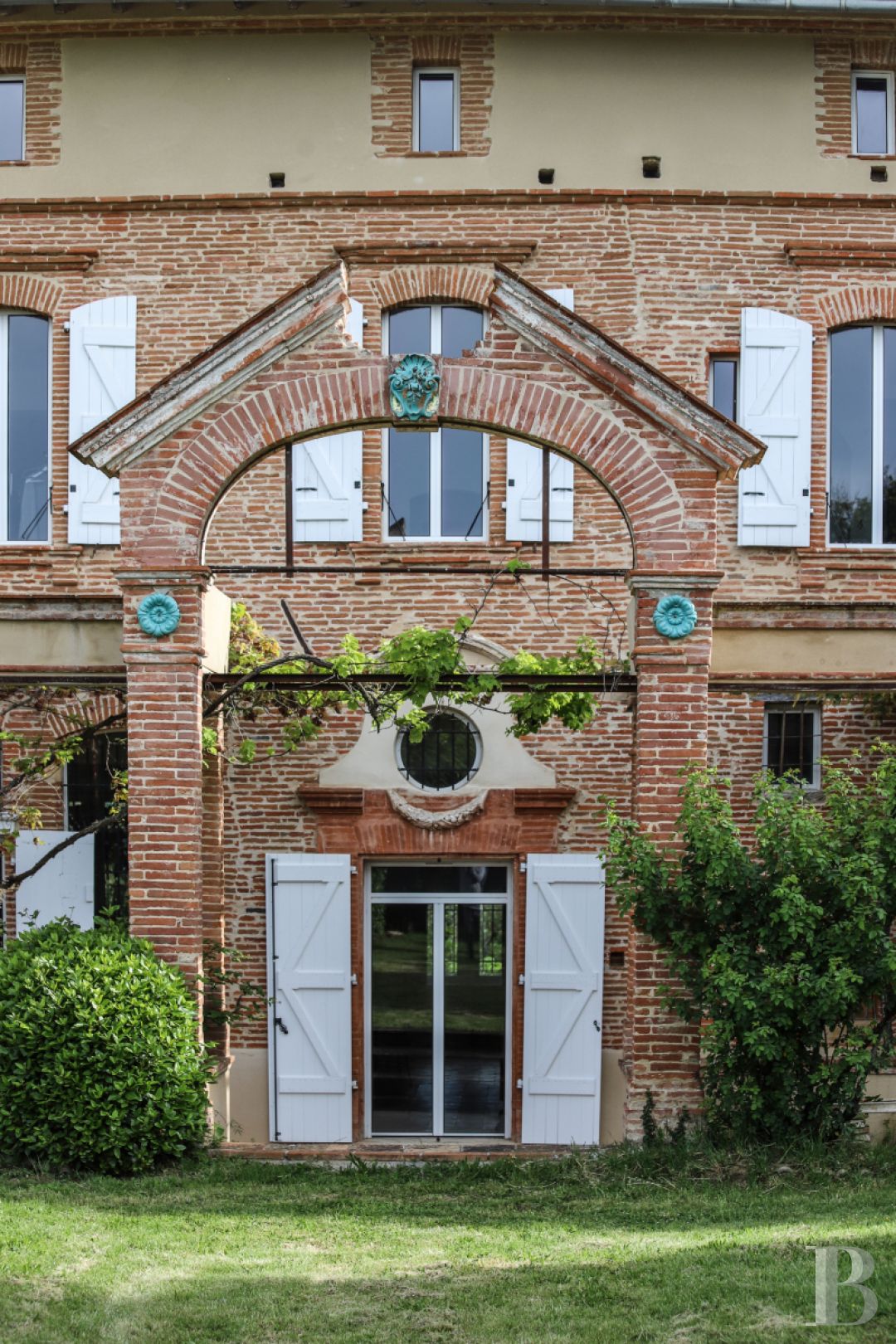 Chateau A Vendre Au Sommet D Une Colline Toulouse