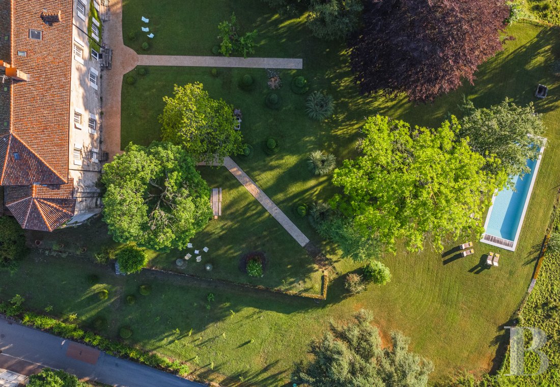 En Haute-Vienne, au nord-ouest de Limoges, une vaste maison du 18e réinventée par un chef étoilé - photo  n°2