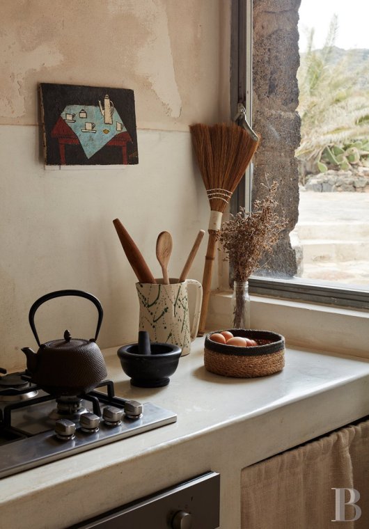 Sur l’île de Pantellaria, entre la Sicile et les côtes tunisiennes, un hameau de maisons traditionnelles en pierre de lave - photo  n°14