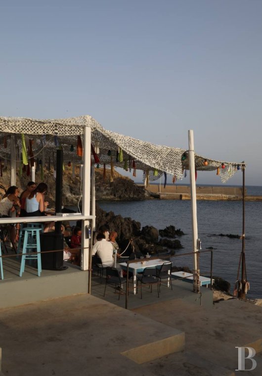 Sur l’île de Pantellaria, entre la Sicile et les côtes tunisiennes, un hameau de maisons traditionnelles en pierre de lave - photo  n°47