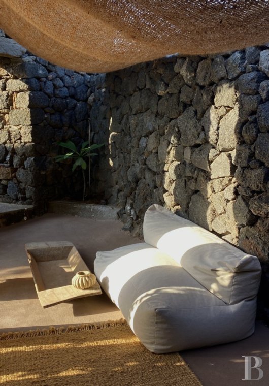 Sur l’île de Pantellaria, entre la Sicile et les côtes tunisiennes, un hameau de maisons traditionnelles en pierre de lave - photo  n°5